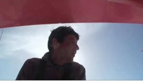 Capture d'écran d'une vidéo de Jean Le Cam, filmée par lui-même, le 3 janvier. Il avouait avoir vécu «la pire journée» depuis le départ.