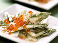 Asperges à l’avocat et aux œufs de saumon