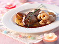 Foie gras poêlé aux baies roses et aux litchis