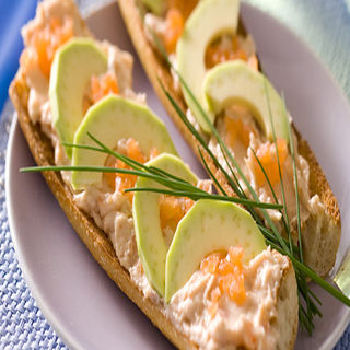 Tartines aux deux saumons et à l’avocat
